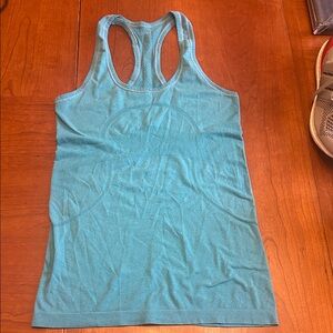 Lululemon size 6 Women's Teal Racerback Tank Top